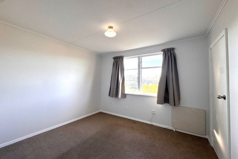 Photo of property in 135 Ruskin Road, Newlands, Wellington, 6037