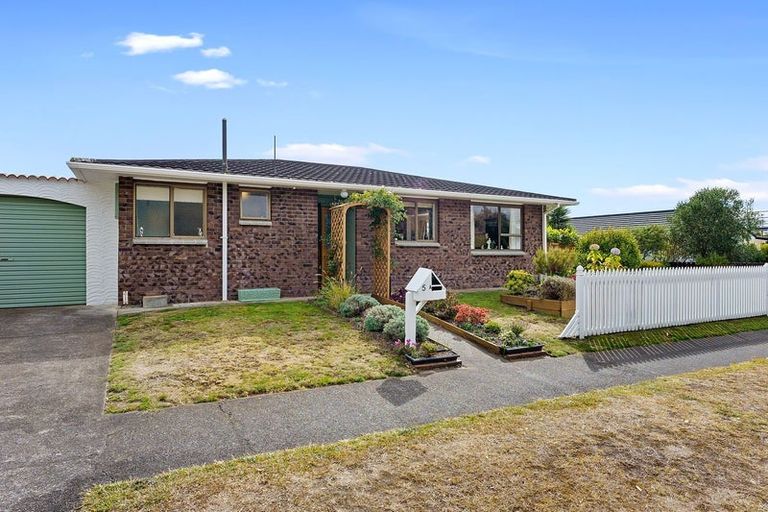 Photo of property in 5a Rutherford Drive, Waikanae Beach, Waikanae, 5036