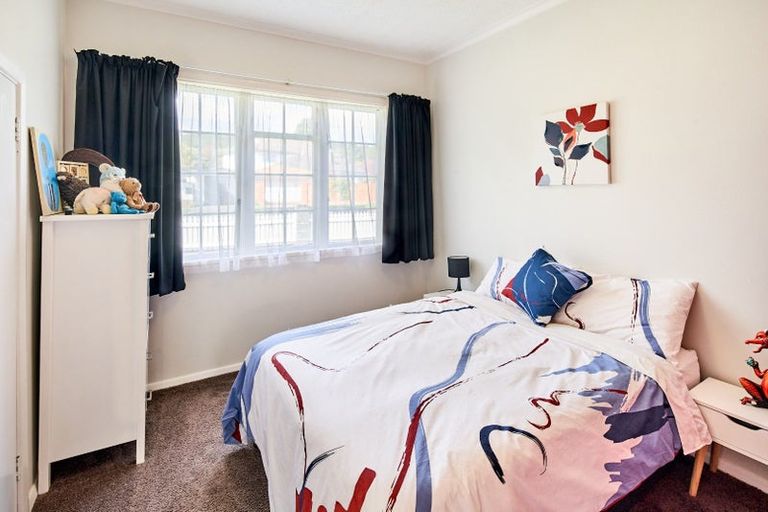 Photo of property in 36 Heretaunga Square, Silverstream, Upper Hutt, 5019