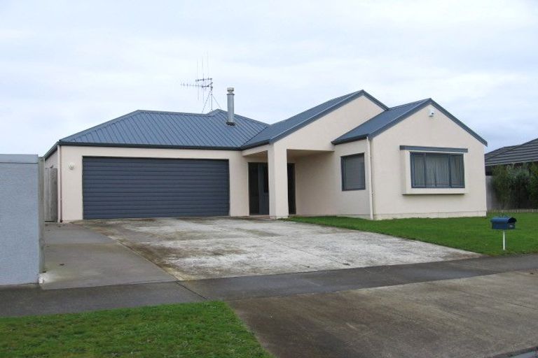 Photo of property in 32 Fernlea Avenue, Kelvin Grove, Palmerston North, 4414