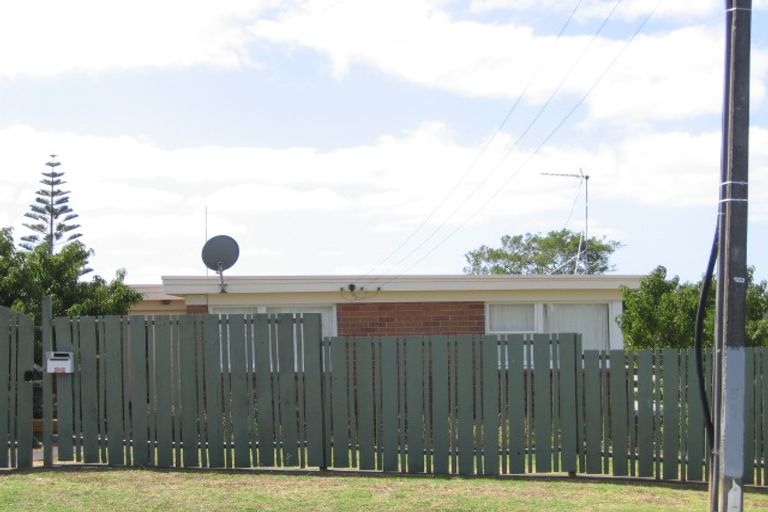 Photo of property in 12 Fordham Street, Beach Haven, Auckland, 0626