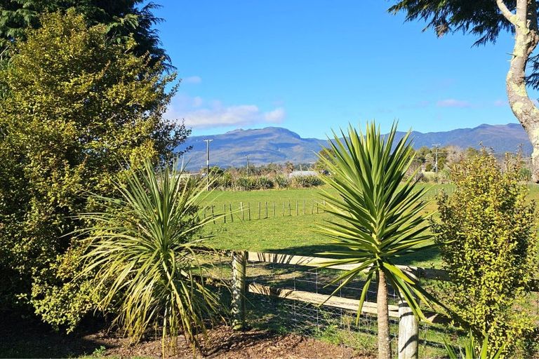 Photo of property in 65 Snodgrass Road, Westport, 7892