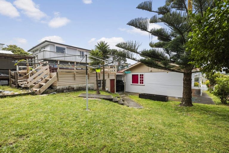 Photo of property in 19 Akaroa Drive, Maupuia, Wellington, 6022