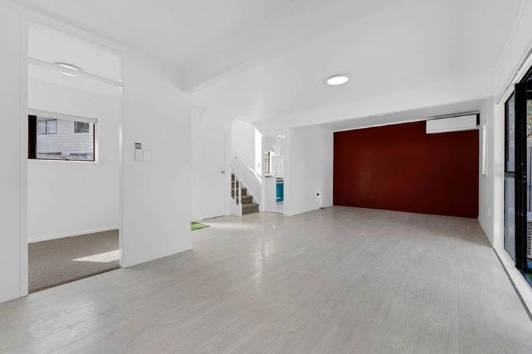 Photo of property in 11/19a Gray Avenue, Mangere East, Auckland, 2024
