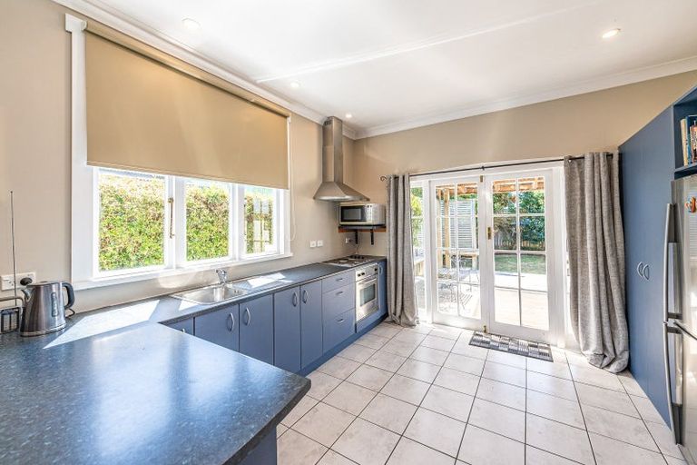 Photo of property in 12 College Street, Whanganui, 4500