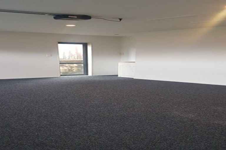 Photo of property in 52 Woodbank Drive, Glen Eden, Auckland, 0602