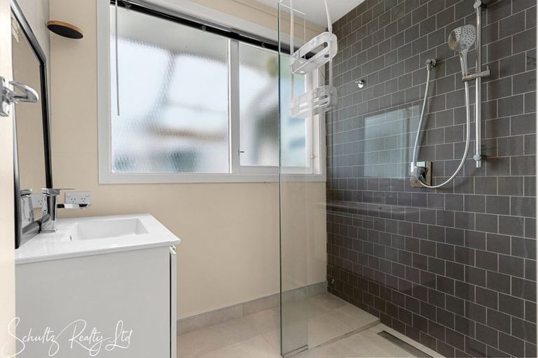 Photo of property in 43 Gorge Road, Maungaturoto, 0520