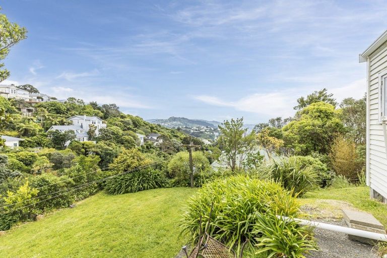 Photo of property in 30 Apuka Street, Brooklyn, Wellington, 6021