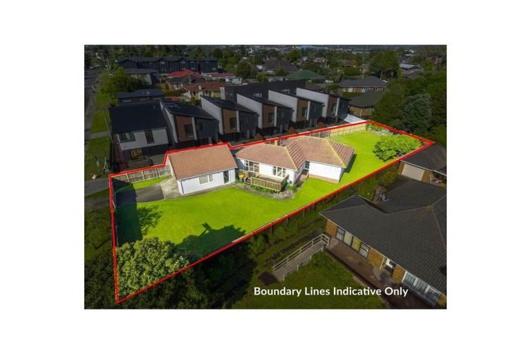 Photo of property in 47 Neil Avenue, Te Atatu Peninsula, Auckland, 0610