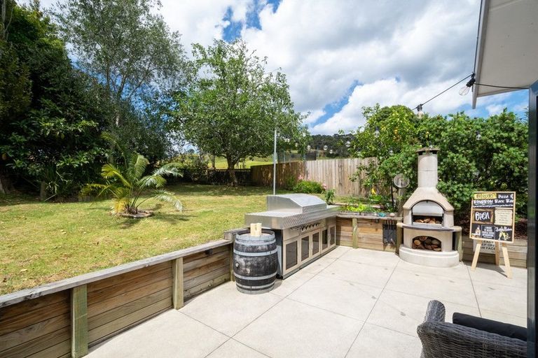 Photo of property in 12 Opanuku Road, Henderson Valley, Auckland, 0612