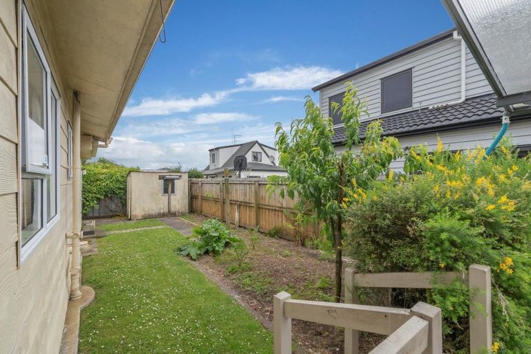 Photo of property in 2/21 Rollerson Street, Papakura, 2110