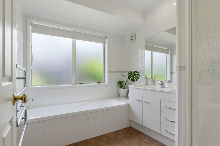 Photo of property in 42 Mahonia Place, Pyes Pa, Tauranga, 3112