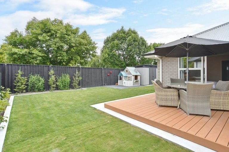 Photo of property in 19 Lewis Close, Rangiora, 7400