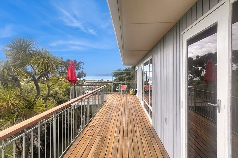 Photo of property in 64 Moncks Spur Road, Redcliffs, Christchurch, 8081