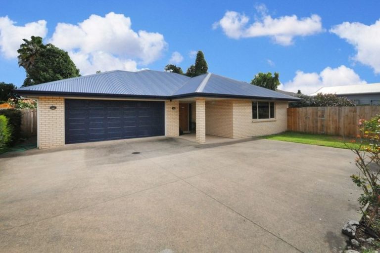 Photo of property in 5 Ernest Shackleton Place, Waiuku, 2123