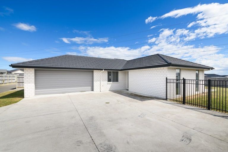 Photo of property in 20 Sardinia Grove, Fitzherbert, Palmerston North, 4410