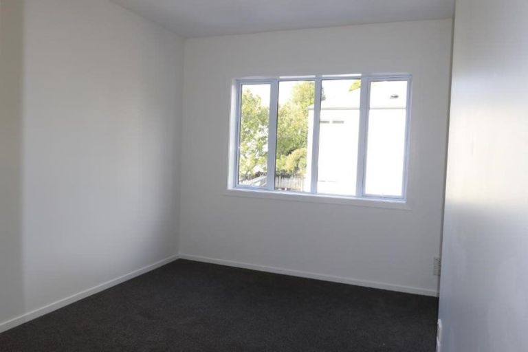 Photo of property in 2/30 John Jennings Drive, Oteha, Auckland, 0632