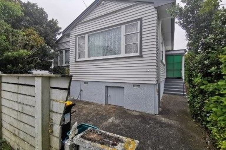 Photo of property in 20 Dr Taylor Terrace, Johnsonville, Wellington, 6037