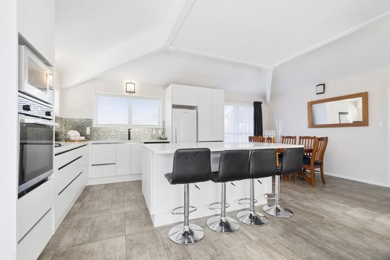 Photo of property in 71 Ray Small Drive, Pahurehure, Papakura, 2113