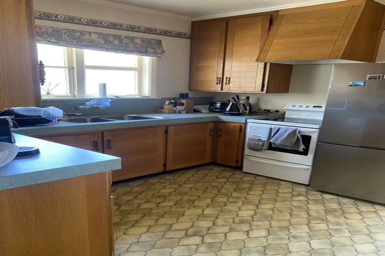 Photo of property in 15 Oxford Crescent, Ebdentown, Upper Hutt, 5018