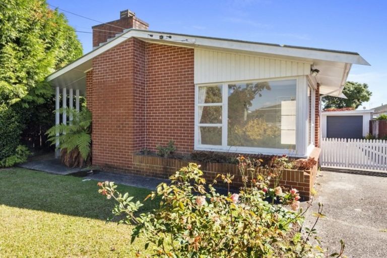 Photo of property in 42 Storey Avenue, Forest Lake, Hamilton, 3200