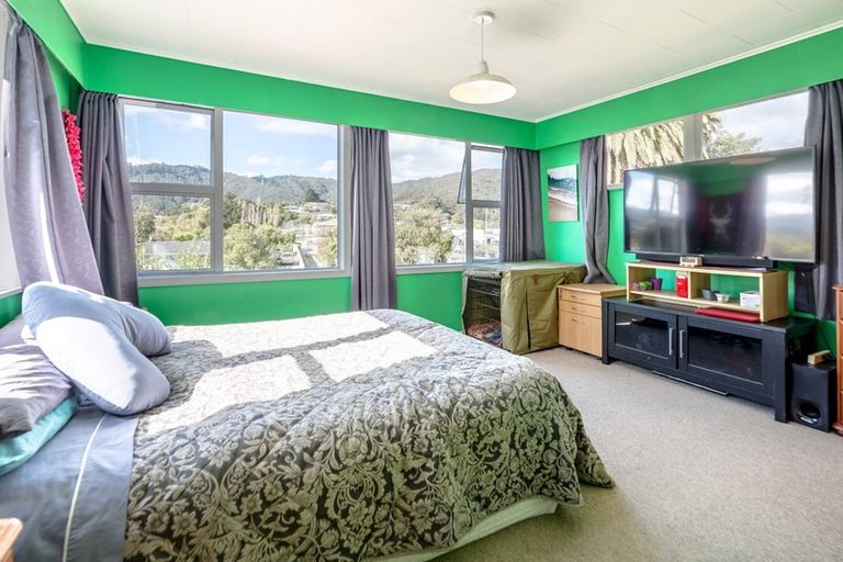 Photo of property in 184 George Street, Stokes Valley, Lower Hutt, 5019