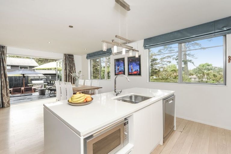 Photo of property in 20e Konini Road, Titirangi, Auckland, 0604