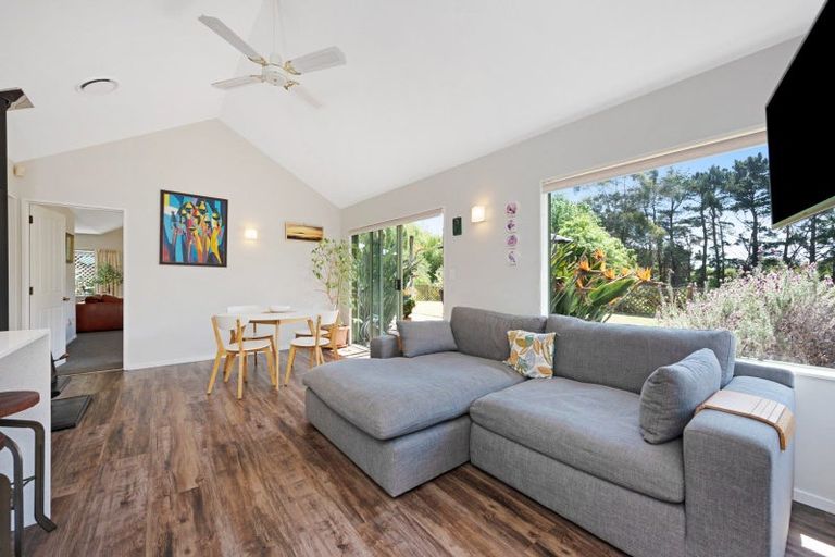 Photo of property in 19 Sea Poppy Way, Otaihanga, Paraparaumu, 5036