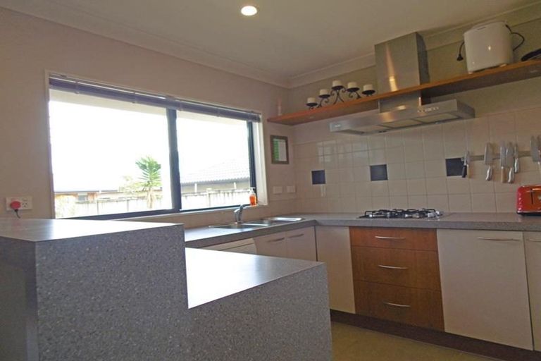 Photo of property in 12 Bellshill Close, Wattle Downs, Auckland, 2103