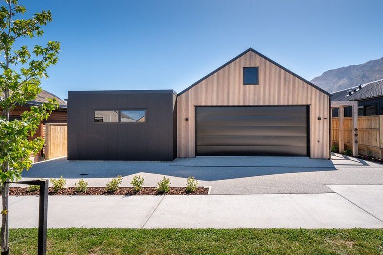 Photo of property in 18 Plough Street, Jacks Point, 9371