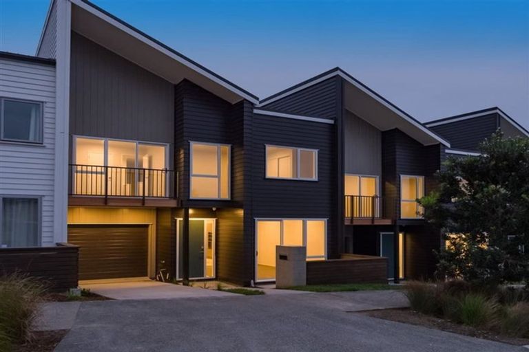 Photo of property in 2b Makura Road, Long Bay, Auckland, 0630