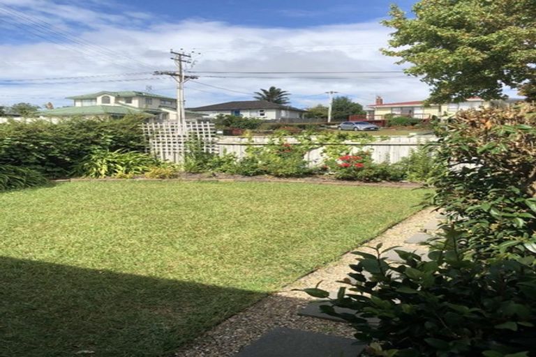 Photo of property in 1/46 College Road, Northcote, Auckland, 0627