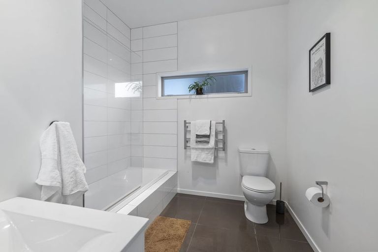 Photo of property in 2/5 Beach Street, Fitzroy, New Plymouth, 4312