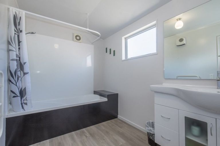 Photo of property in 42 Frye Crescent, Albert Town, Wanaka, 9305