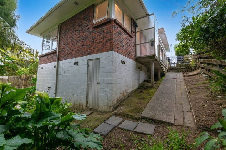 Photo of property in 2/10 Nea Place, Hillcrest, Auckland, 0627
