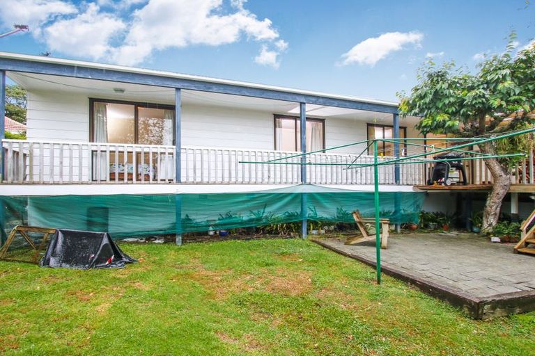 Photo of property in 1/32 Neil Avenue, Te Atatu Peninsula, Auckland, 0610