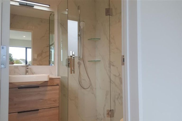 Photo of property in 3a Horizon Way, West Harbour, Auckland, 0618