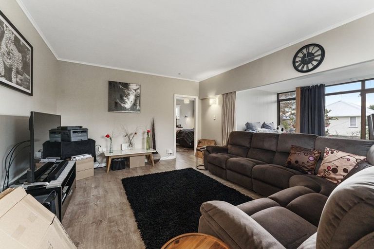 Photo of property in 16 Eatwell Avenue, Paraparaumu Beach, Paraparaumu, 5032