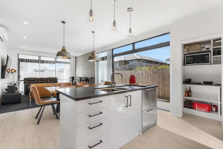 Photo of property in 143 Grove Road, Papakura, 2110