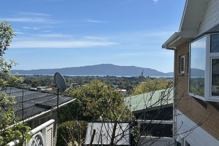 Photo of property in 49 Kakariki Grove, Waikanae, 5036