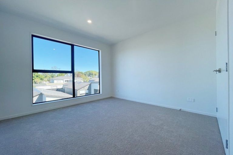 Photo of property in 7/105 Hobsonville Road, West Harbour, Auckland, 0618