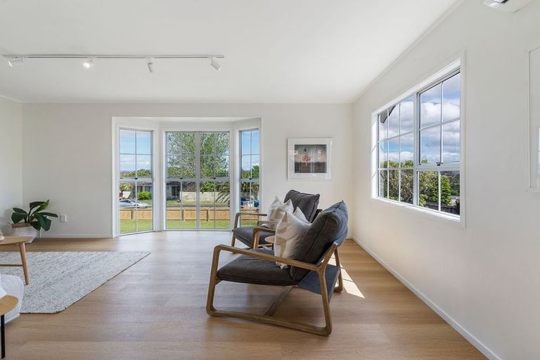 Photo of property in 5 Moxham Grove, Massey, Auckland, 0614