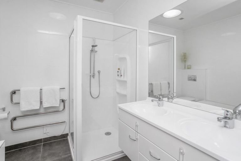 Photo of property in 8 Kiekie Road, Mangere Bridge, Auckland, 2022