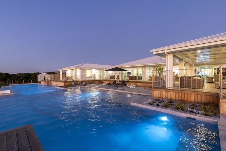 Photo of property in 87 Rutherford Drive, Waikanae Beach, Waikanae, 5036