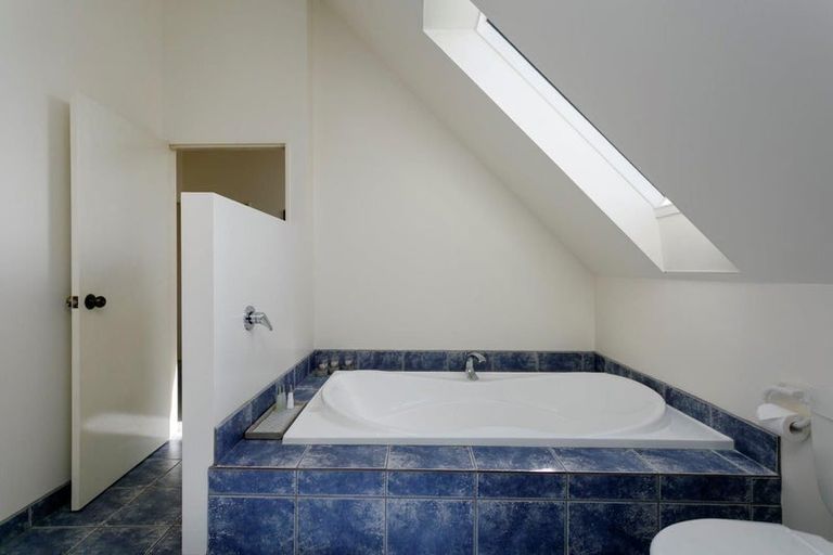 Photo of property in 2/124 Te Heuheu Street, Taupo, 3330