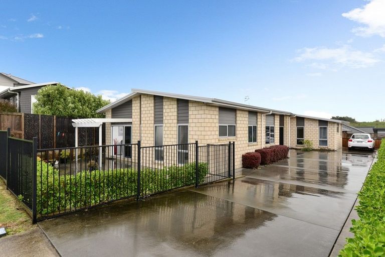 Photo of property in 1/23 The Dales, Dinsdale, Hamilton, 3204