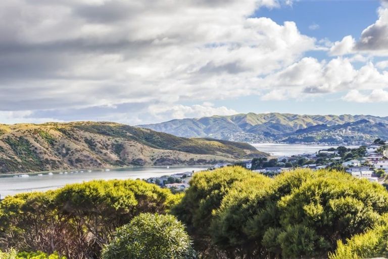 Photo of property in 8 Dornoch Place, Papakowhai, Porirua, 5024