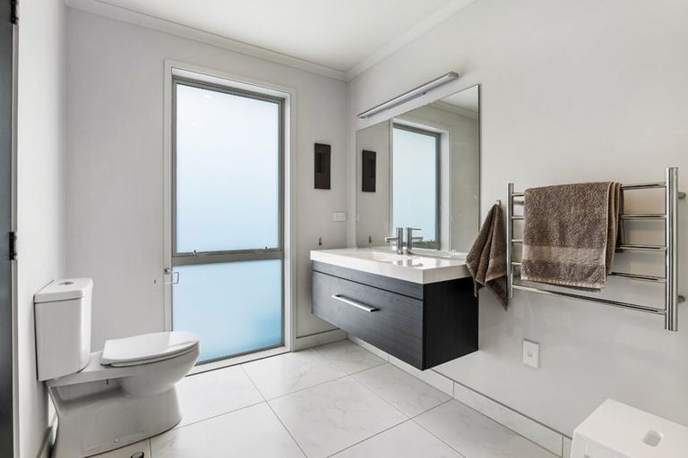 Photo of property in 11 Fred White Drive, Kumeu, 0810