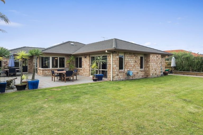 Photo of property in 36 Mcleod Place, Papamoa Beach, Papamoa, 3118