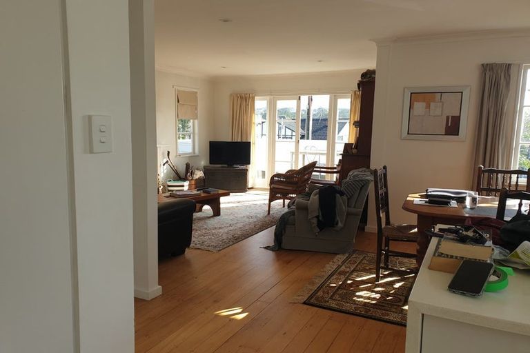 Photo of property in 31 Gladstone Road, Northcote, Auckland, 0627